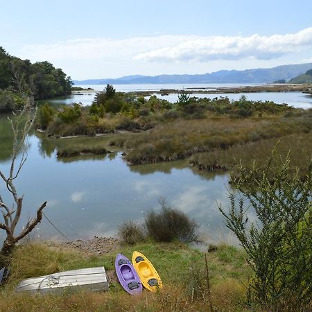 Sunrise Cabin At First Light Rangihaeata Retreat ทาคาคา ภายนอก รูปภาพ