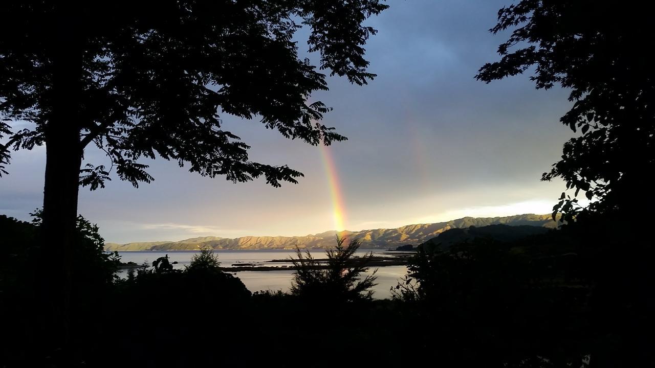 Sunrise Cabin At First Light Rangihaeata Retreat ทาคาคา ภายนอก รูปภาพ