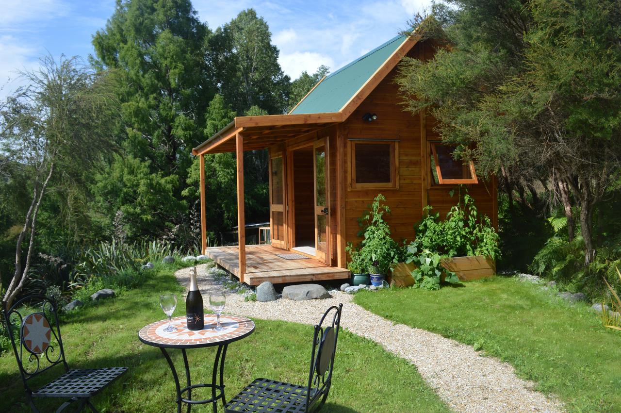 Sunrise Cabin At First Light Rangihaeata Retreat ทาคาคา ภายนอก รูปภาพ