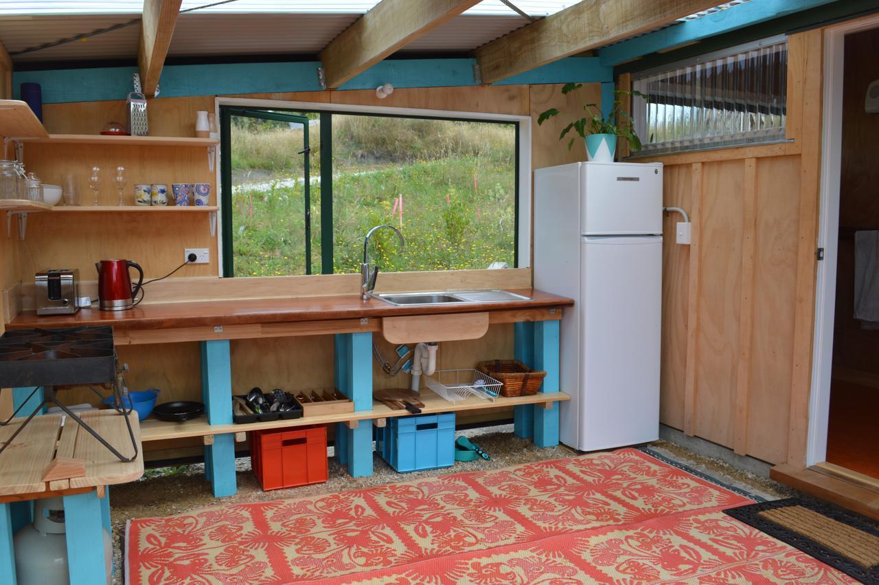 Sunrise Cabin At First Light Rangihaeata Retreat ทาคาคา ภายนอก รูปภาพ