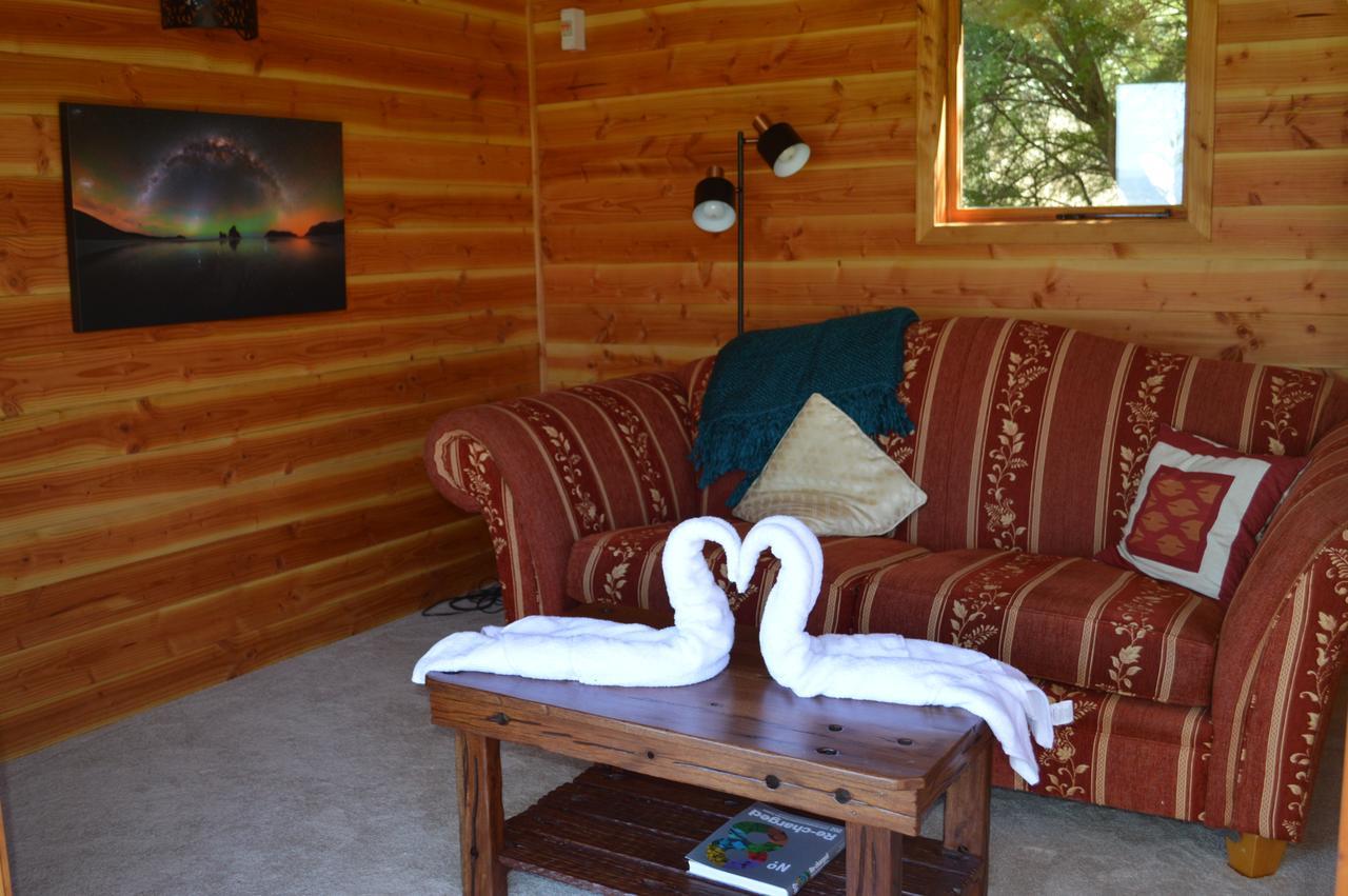 Sunrise Cabin At First Light Rangihaeata Retreat ทาคาคา ภายนอก รูปภาพ